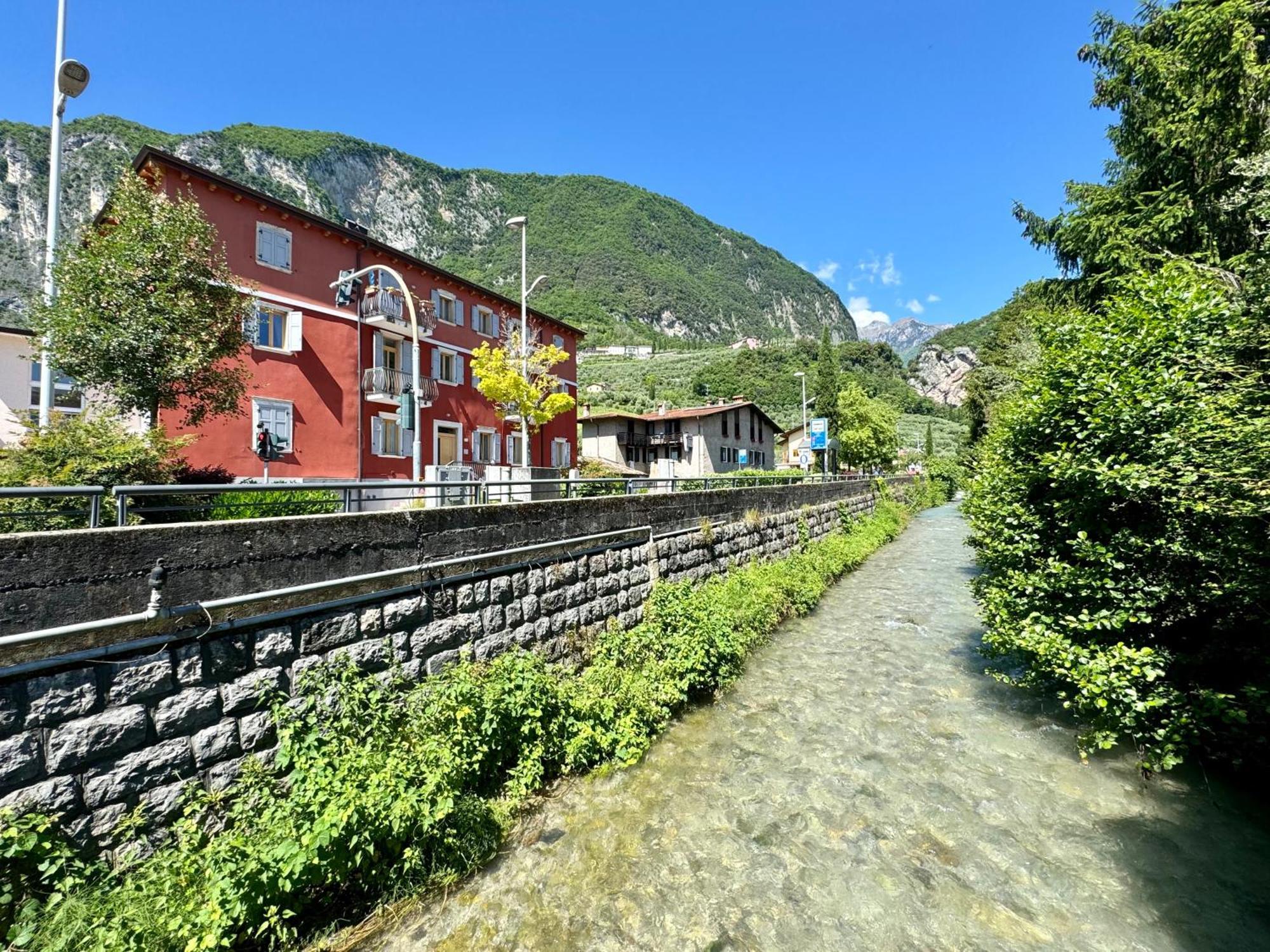 Das Rote Haus Riva del Garda Buitenkant foto